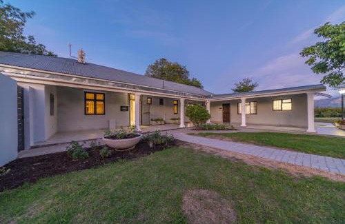 Simondium House | Room 5 - LEO Sky Guest House