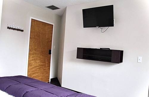 Fourmile House | Room 5 within the Pine Mountain Inn