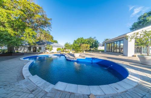Simondium House | Room 6 - LEO Sky Guest House