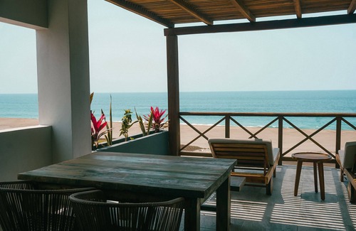 Isla Navidad Apartment | ROOM 6- Romantic 1 Bedroom Ocean Front Condo
