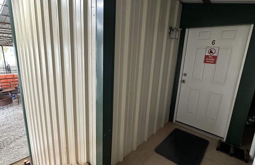 Brandon House | Room 6, sleeps 4 located just 20 mins from the heart of downtown Waxahachie.