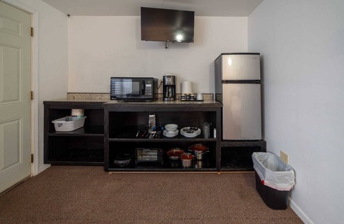 Indian River House | Room 7 at Inlands Lake Motel, Indian River, MI