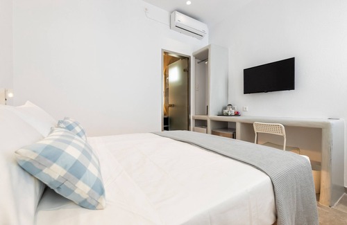 Paros Hotel | Room 7 @ Pelican Paros in the Old Town