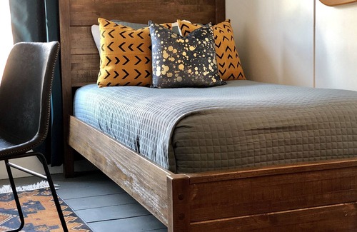 Woodstock Apartment | Room 7- Twin Gables of Woodstock