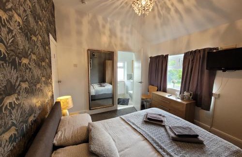 Ellesmere Port House | Room@87