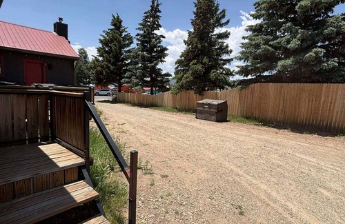 Eagle Nest Cabin | Room 9: Fisherman's Bunk - 15 minutes from Red River/Angel Fire