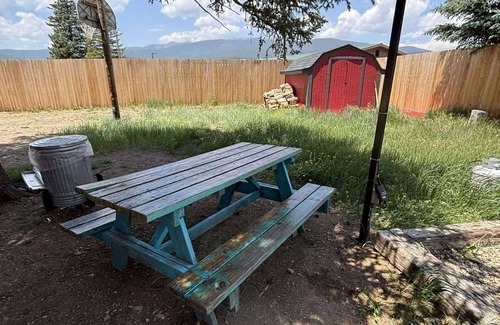 Eagle Nest Cabin | Room 9: Fisherman's Bunk - 15 minutes from Red River/Angel Fire