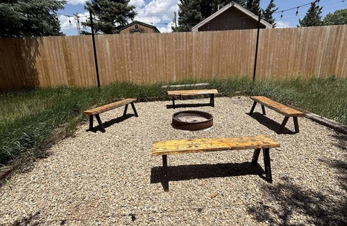 Eagle Nest Cabin | Room 9: Fisherman's Bunk - 15 minutes from Red River/Angel Fire