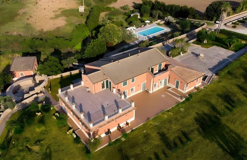 Syracuse Apartment | Room 'Al Palmento Relais - Nero D'Avola R2' with Shared Pool, Wi-Fi and Air Conditioning