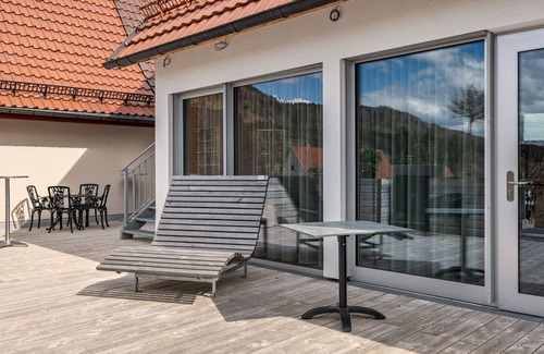 Lautlingen Apartment | Room 'Alfred' with Shared Terrace and Wi-Fi