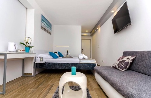 Kastel Stafilic House | Room-all Saints Suites B&b Kastela