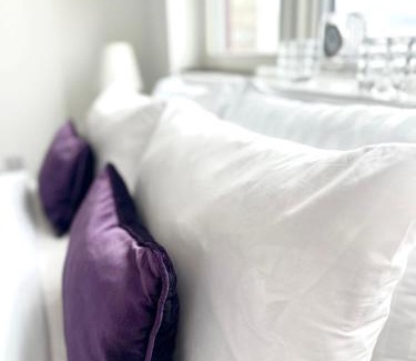 Thames House | Room and Private Bathroom in London