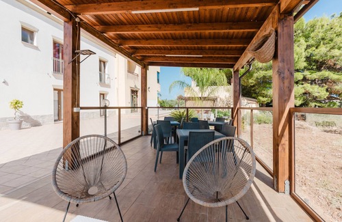 Rilievo Apartment | Room 'Anfora' with Mountain View, Wi-Fi and Air Conditioning