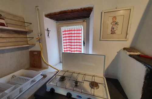 Carrodano Inferiore Apartment | Room 'Anita' with Mountain View, Shared Garden and Balcony