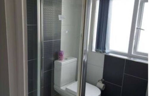 Queensbury House | Room-apple House Wembley - Family Room w