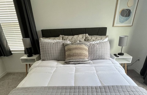 Northwest Orlando House | Room at a cozy home