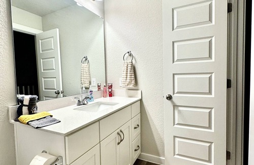 Elgin House | Room Available