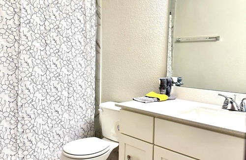 Elgin House | Room Available