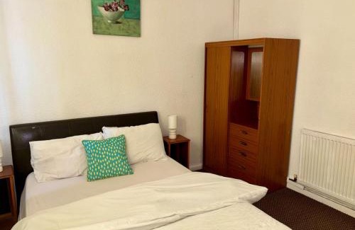Tipton Apartment | Room B at StanBros