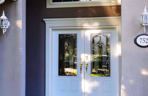 Cordova Bay House | Room #B, Eagle's house