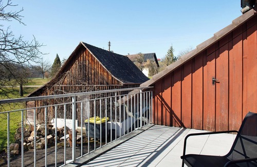 Lippertsreute Apartment | Room 'Bodman' with private balcony, shared terrace and Wi-Fi