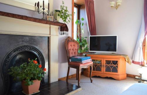Isle of Lewis House | Room by the Beach