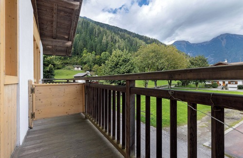 Caderzone Terme Apartment | Room 'Camera Doppia N 4' with Mountain View, Shared Garden and Wi-Fi