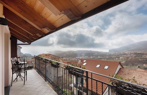 Agerola Apartment | Room 'Camera Miseria E Nobilta' with Balcony, Wi-Fi and Air Conditioning