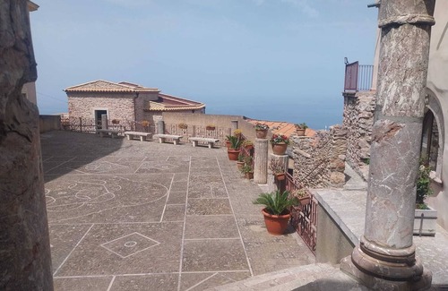 San Marco d'Alunzio Apartment | Room 'Casa Dello Aromatario' with Private Terrace