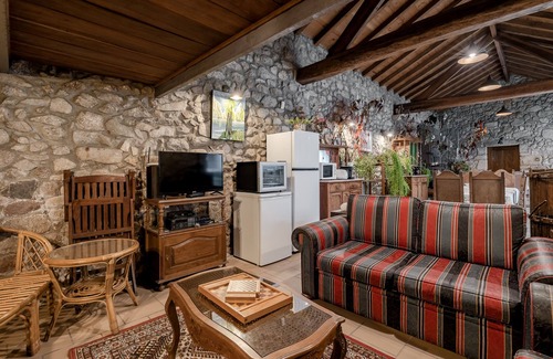 Vila do Conde Apartment | Room 'Casa Do Caldas - Quarto 3' with Shared Pool, Shared Terrace and Wi-Fi