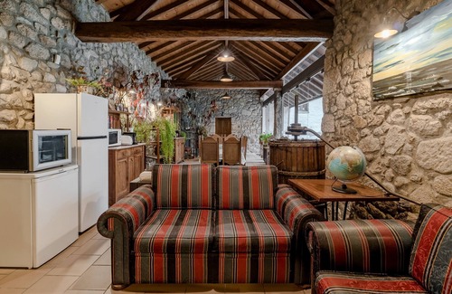 Vila do Conde Apartment | Room 'Casa Do Caldas - Quarto 3' with Shared Pool, Shared Terrace and Wi-Fi