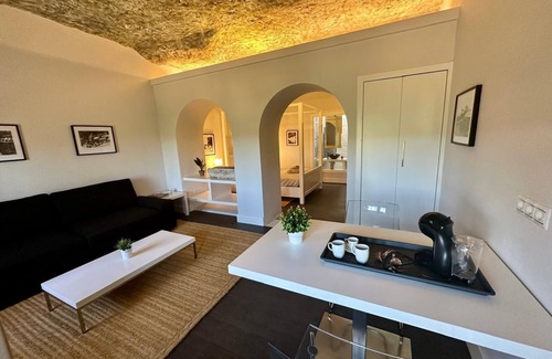 Setenil de las Bodegas Apartment | Room 'Cave 2' with Mountain Views, Private Pool and Wi-Fi