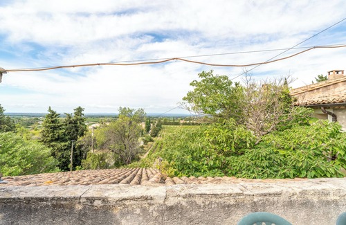 Saint-Pierre-de-Vassols Apartment | Room 'Chambre Verte' with Private Pool, Shared Terrace and Wi-Fi