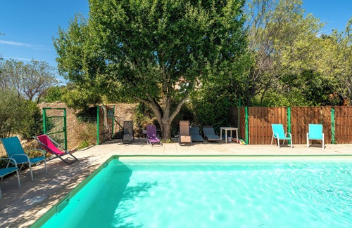 Saint-Pierre-de-Vassols Apartment | Room 'Chambre Verte' with Private Pool, Shared Terrace and Wi-Fi