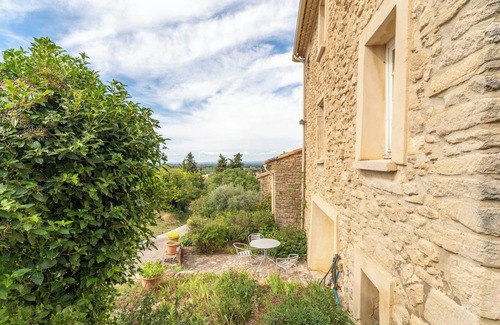 Saint-Pierre-de-Vassols Apartment | Room 'Chambre Verte' with Private Pool, Shared Terrace and Wi-Fi