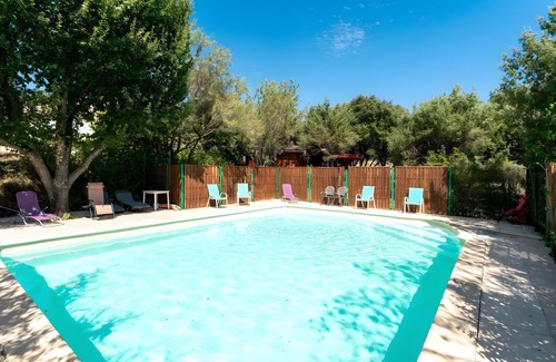 Saint-Pierre-de-Vassols Apartment | Room 'Chambre Jaune Et Chambre Bleue' with Private Pool, Shared Terrace and Wi-Fi