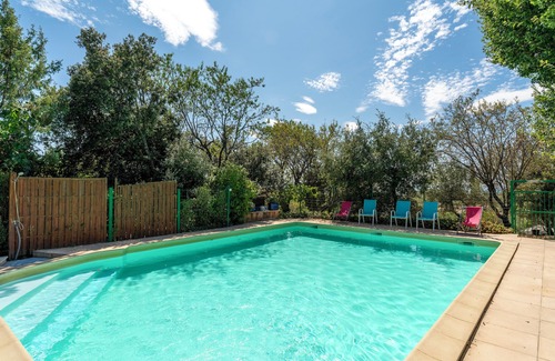 Saint-Pierre-de-Vassols Apartment | Room 'Chambre Jaune Et Chambre Bleue' with Private Pool, Shared Terrace and Wi-Fi