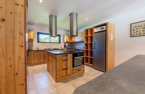 Faverges-Seythenex Apartment | Room 'Chambre D' with Mountain View, Shared Terrace and Wi-Fi