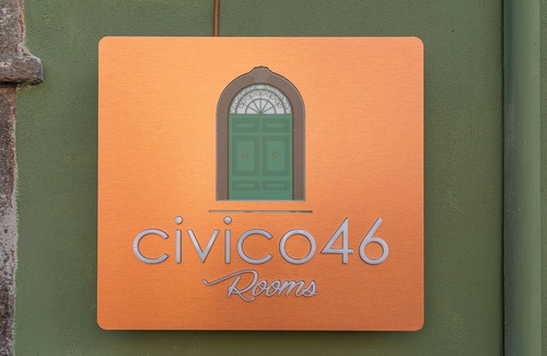 Santa Maria di Licodia Apartment | Room 'Civico 46 - Red' with Shared Terrace, Wi-Fi and Air Conditioning