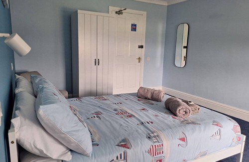 Cranleigh House | Room-comfortable and Spacious With Sceni