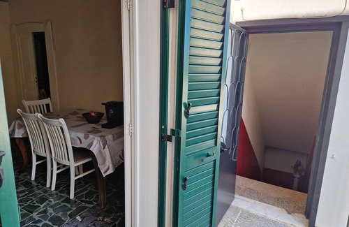 San Donato di Lecce Apartment | Room 'Costantini - Rosa' with Shared Terrace, Wi-Fi and Air Conditioning
