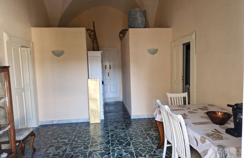 San Donato di Lecce Apartment | Room 'Costantini - Rosa' with Shared Terrace, Wi-Fi and Air Conditioning