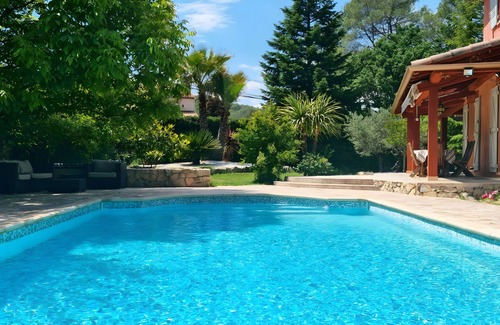 Fayence Apartment | Room 'Côte D'Azur' with Shared Pool, Wi-Fi and Air Conditioning