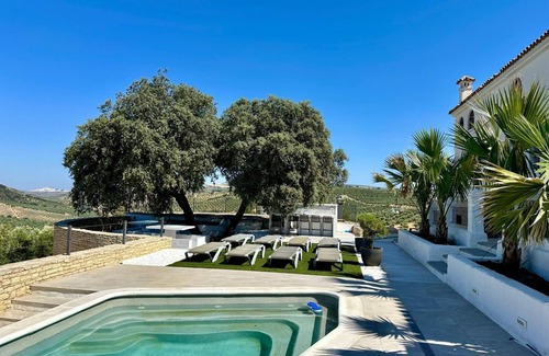 Setenil de las Bodegas Apartment | Room 'Cueva 1' with Mountain Views, Private Pool and Wi-Fi