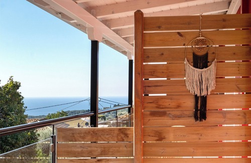 Anthousa Apartment | Room 'Deluxe Loft - B' with Shared Terrace, Wi-Fi and Air Conditioning