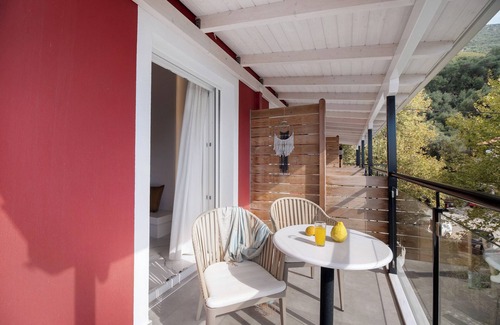 Anthousa Apartment | Room 'Deluxe Loft - D' with Shared Terrace, Wi-Fi and Air Conditioning