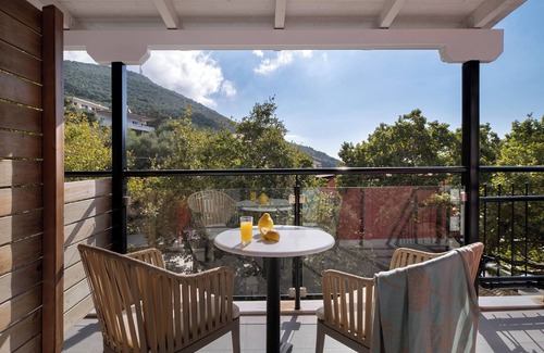 Anthousa Apartment | Room 'Deluxe Loft - D' with Shared Terrace, Wi-Fi and Air Conditioning