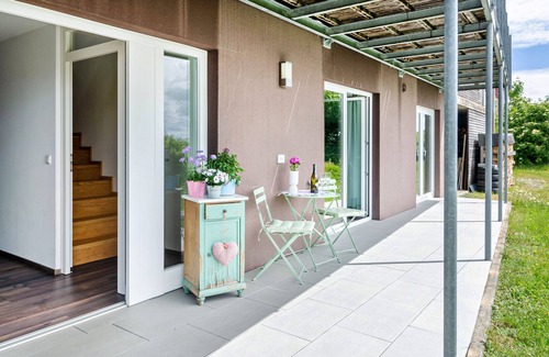 Thalheim Apartment | Room 'Doppelzimmer' with Private Terrace, Shared Garden and Wi-Fi