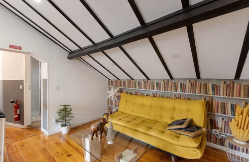 Campanha Apartment | Room 'Duplo J' with Shared Garden and Wi-Fi