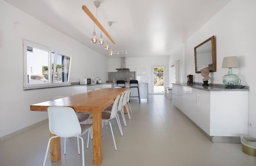 Lourinha Apartment | Room 'Earth' with Mountain View, Shared Pool and Wi-Fi